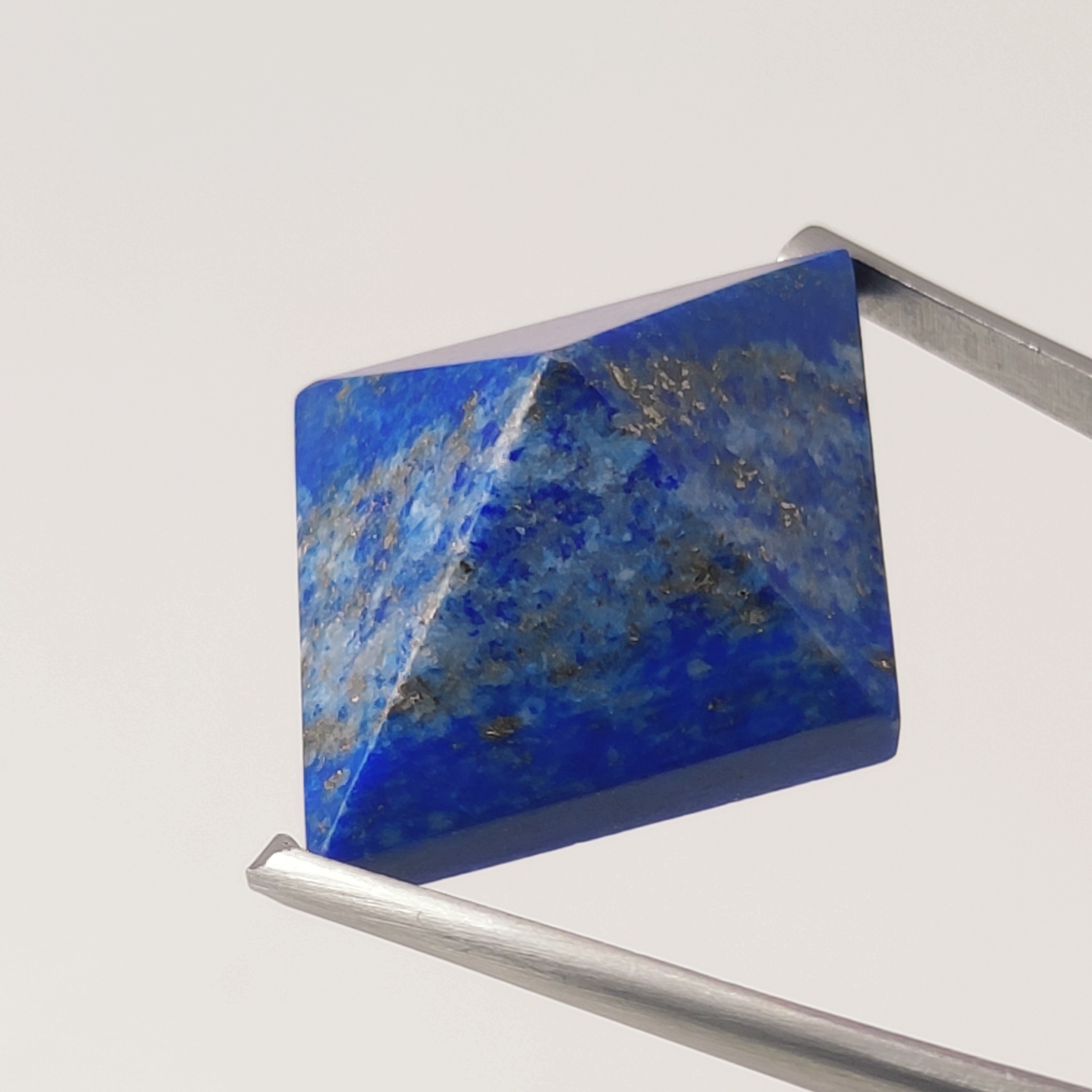 هرم لاجورد معدنی افغانستان(دارای ذرات طلایی پیریت)