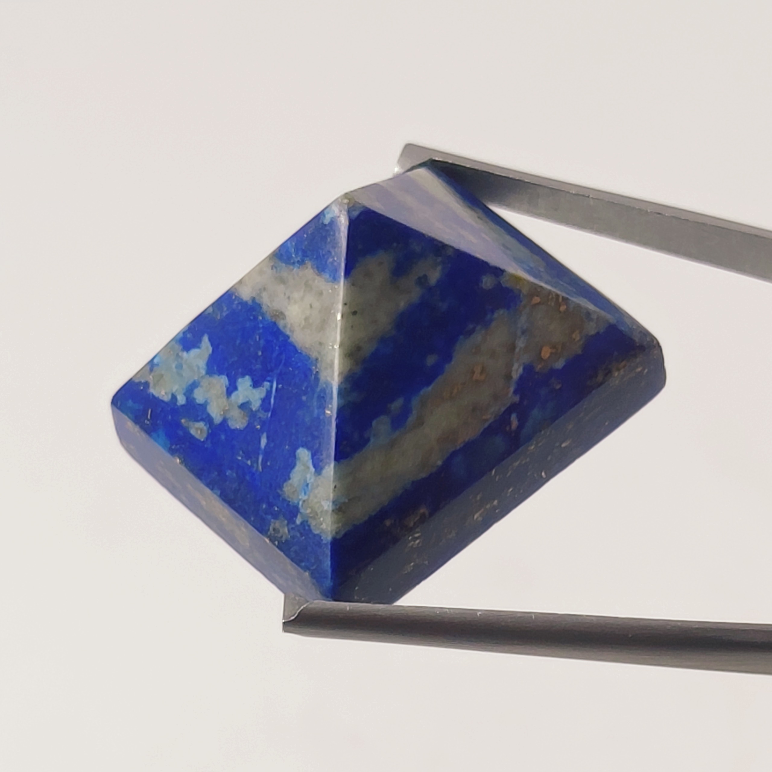 هرم لاجورد معدنی افغانستان(دارای ذرات طلایی پیریت)