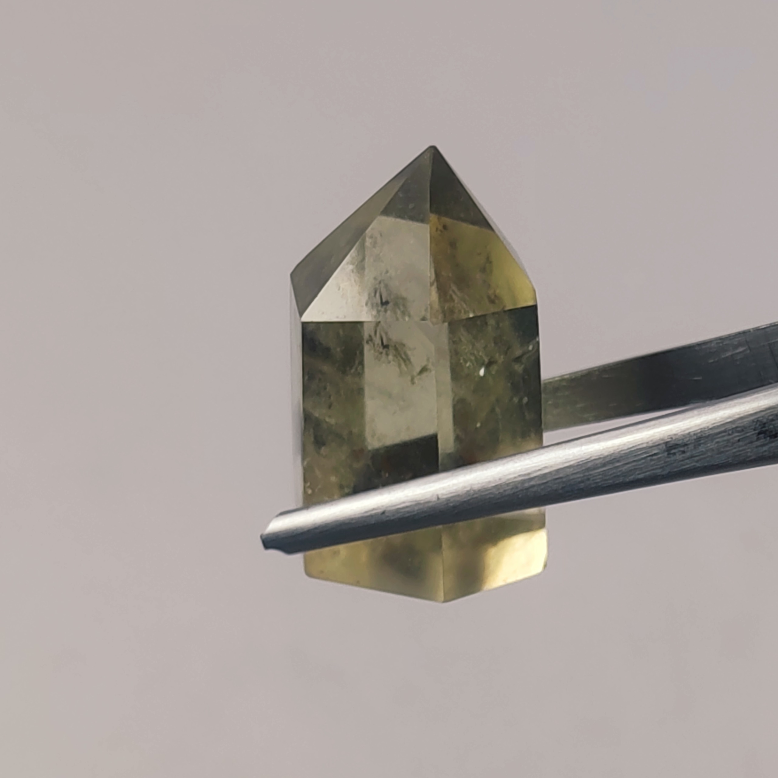 منشور سنگ کوارتز دودی معدنی و طبیعی کشور برزیل