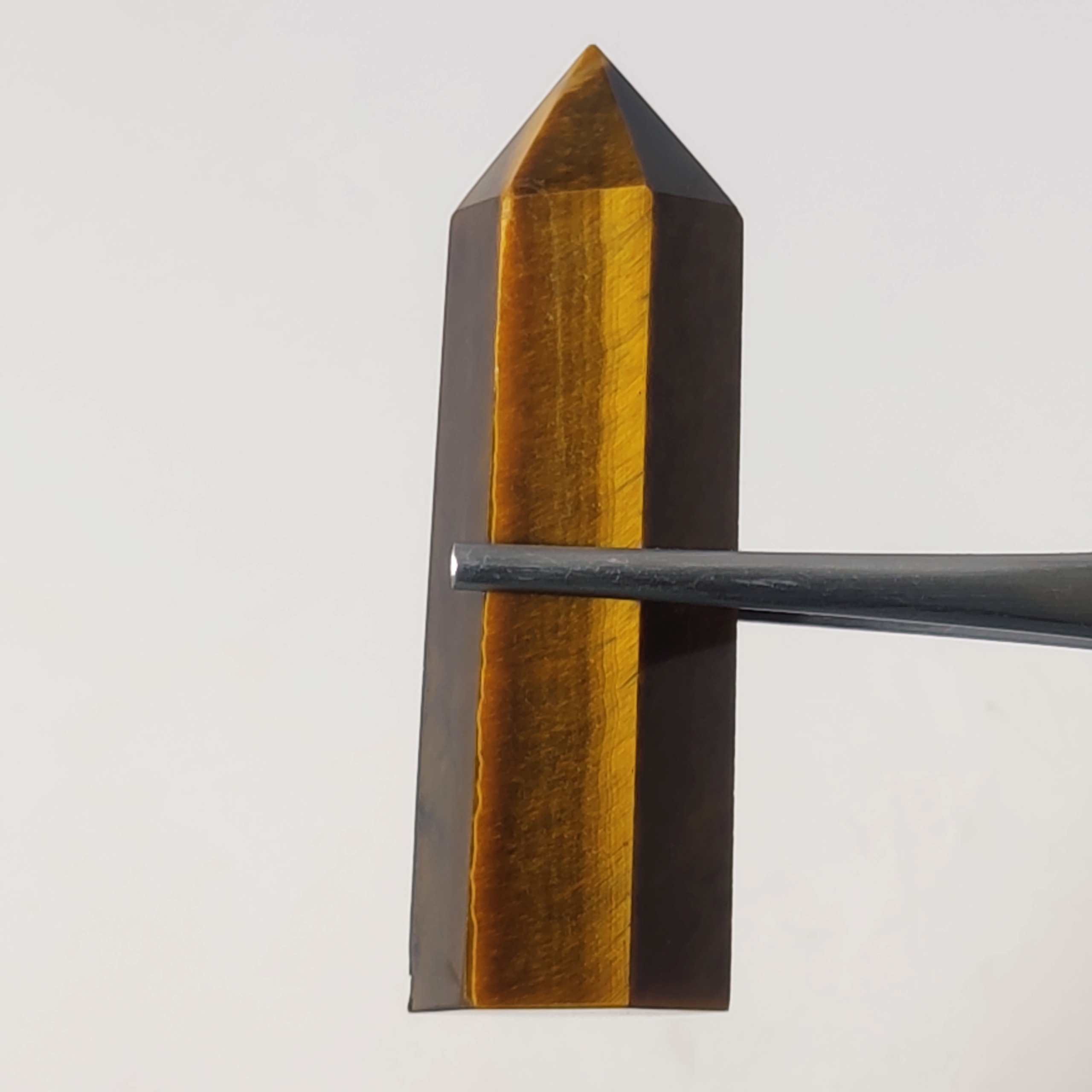 منشور سنگ چشم ببر معدنی و طبیعی کشور برزیل