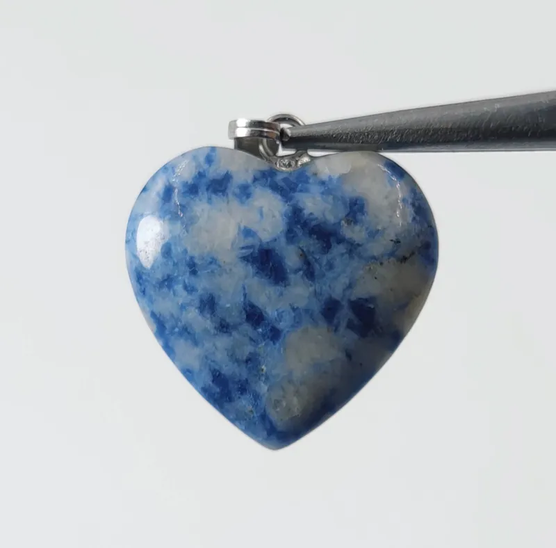 آویز زنانه تراش قلبی سنگ سودالیت معدنی