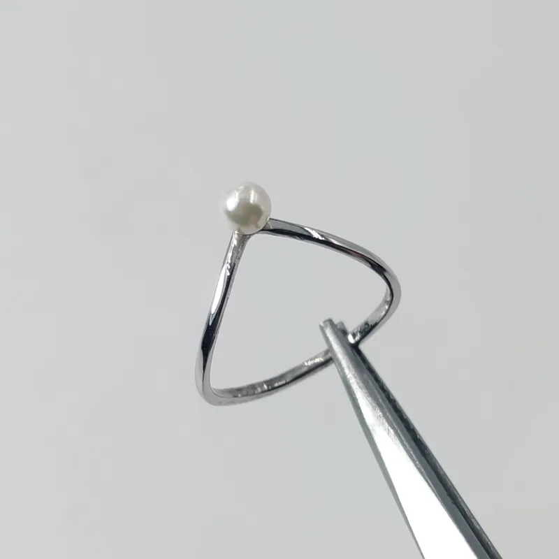 انگشتر زنانه نقره و مروارید مصنوعی (مدل مینیمال)