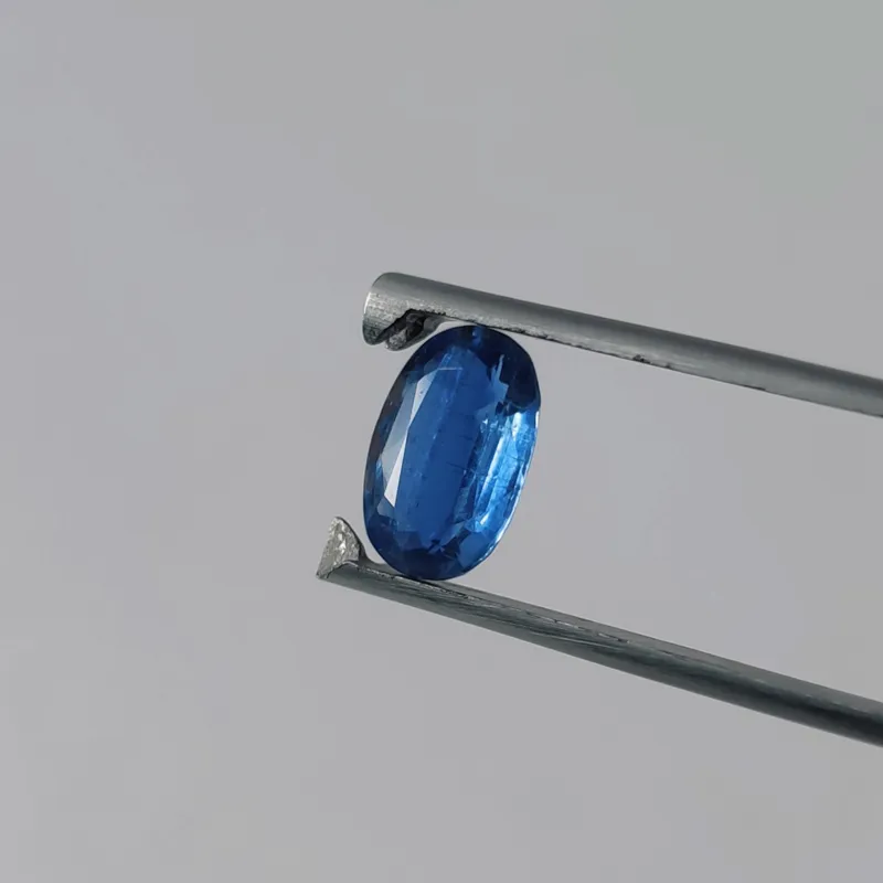 نگین سنگ کیانیت معدنی فرانسه (کریستالی و شفاف)