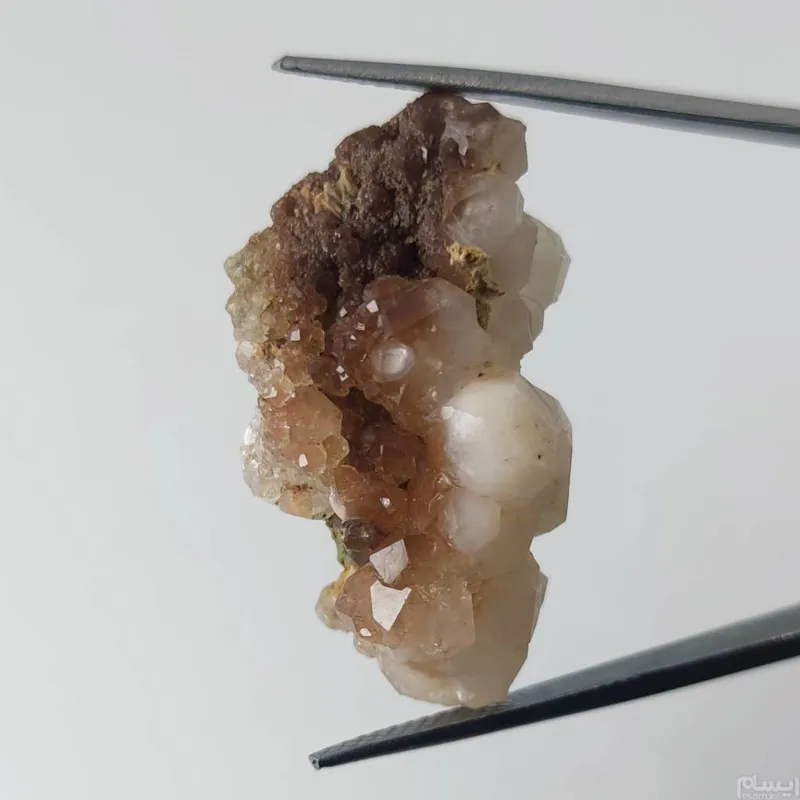 تجمع بلور های آنالسیم معدنی (با کیفیت و کلکسیونی)