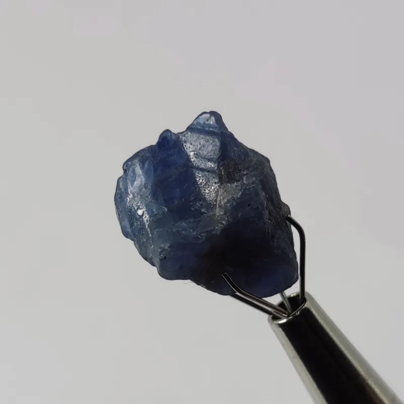 راف کریستالی سنگ تانزانیت(تانزانایت)معدنی تانزانیا