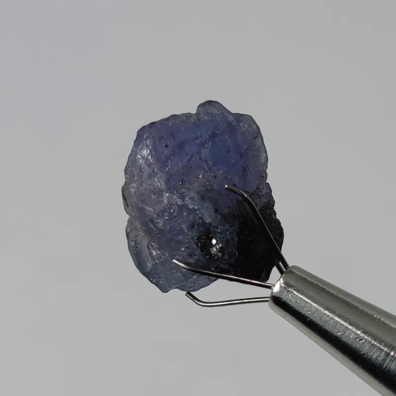 راف کریستالی سنگ تانزانیت(تانزانایت)معدنی تانزانیا