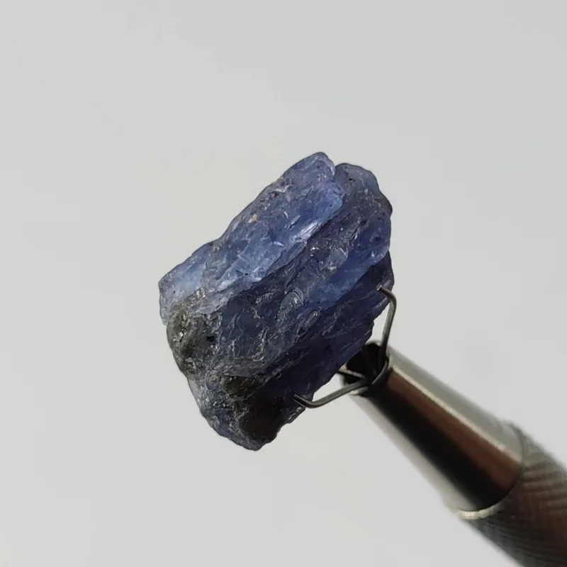 راف کریستالی سنگ تانزانیت(تانزانایت)معدنی تانزانیا