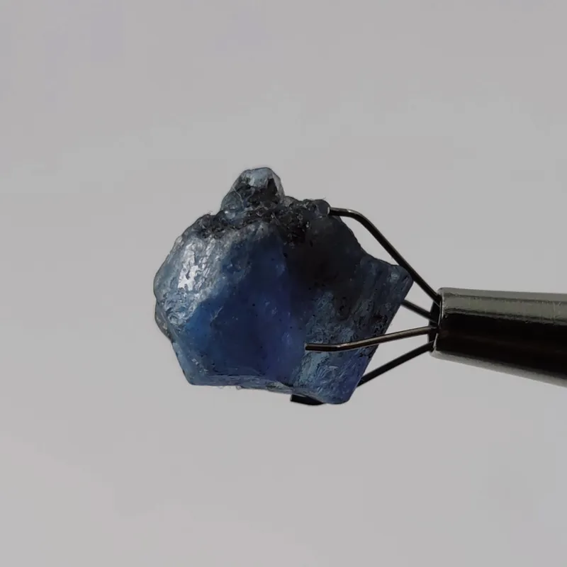 راف کریستالی سنگ تانزانیت(تانزانایت)معدنی تانزانیا