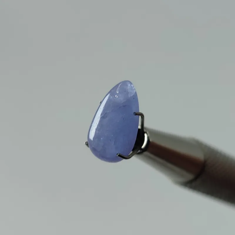 نگین سنگ تانزانیت (تانزانایت) معدنی کشور تانزانیا