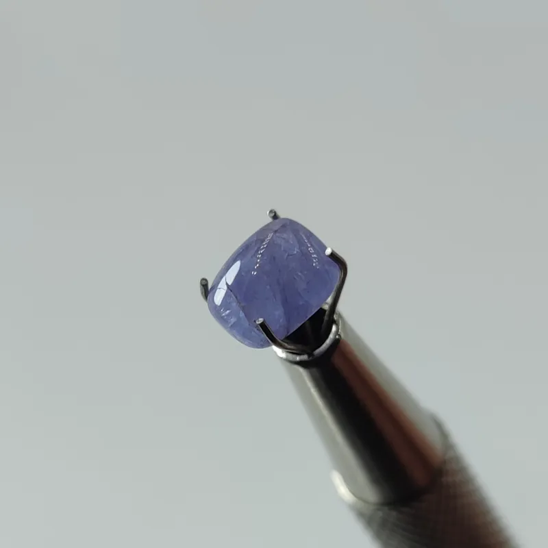 نگین سنگ تانزانیت (تانزانایت) معدنی کشور تانزانیا