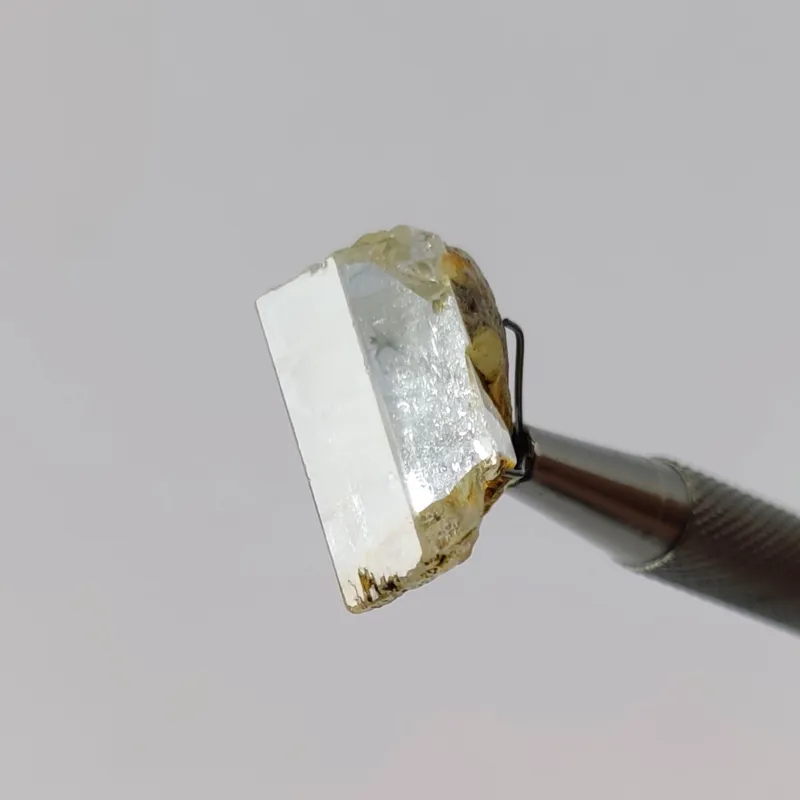 بلور سنگ گوشنیت یا گوشنایت(بریل بی رنگ)معدنی برزیل