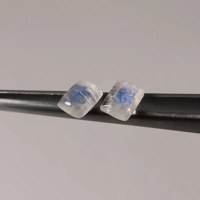 یک جفت سنگ ماه (مون استون،لابرادوریت سفید) معدنی