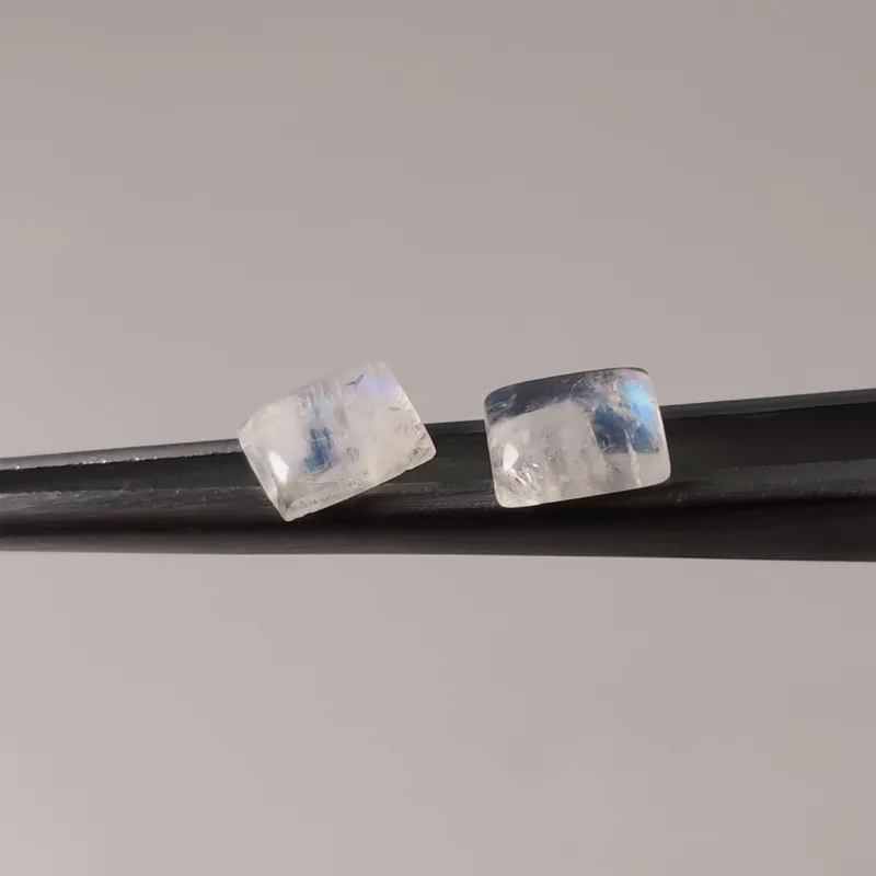 یک جفت سنگ ماه (مون استون،لابرادوریت سفید) معدنی