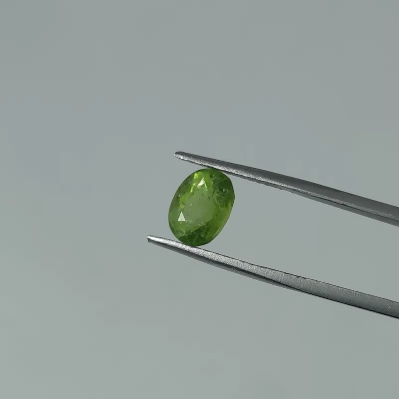 نگین سنگ زبرجد (پریدوت) معدنی و طبیعی کشور پاکستان