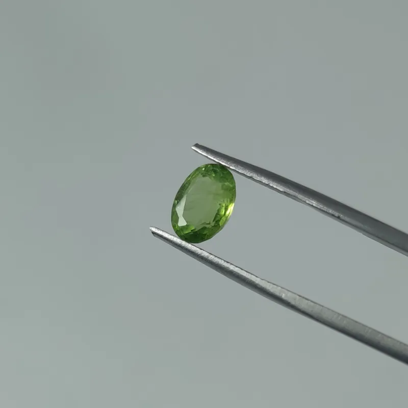 نگین سنگ زبرجد (پریدوت) معدنی و طبیعی کشور پاکستان