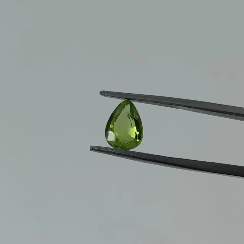 نگین سنگ زبرجد (پریدوت) معدنی و طبیعی کشور پاکستان