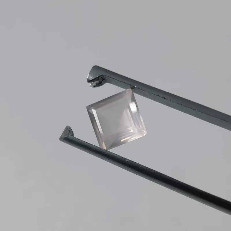 نگین تراش جواهری سنگ رز کوارتز معدنی کشور برزیل