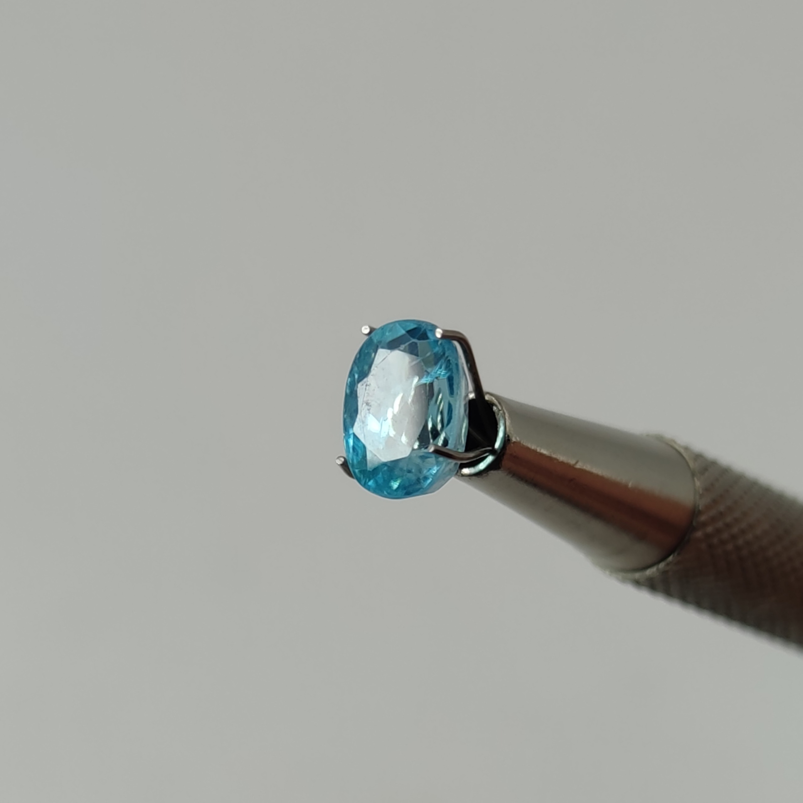 نگین سنگ زیرکن آبی رنگ معدنی سریلانکا (کریستالی)