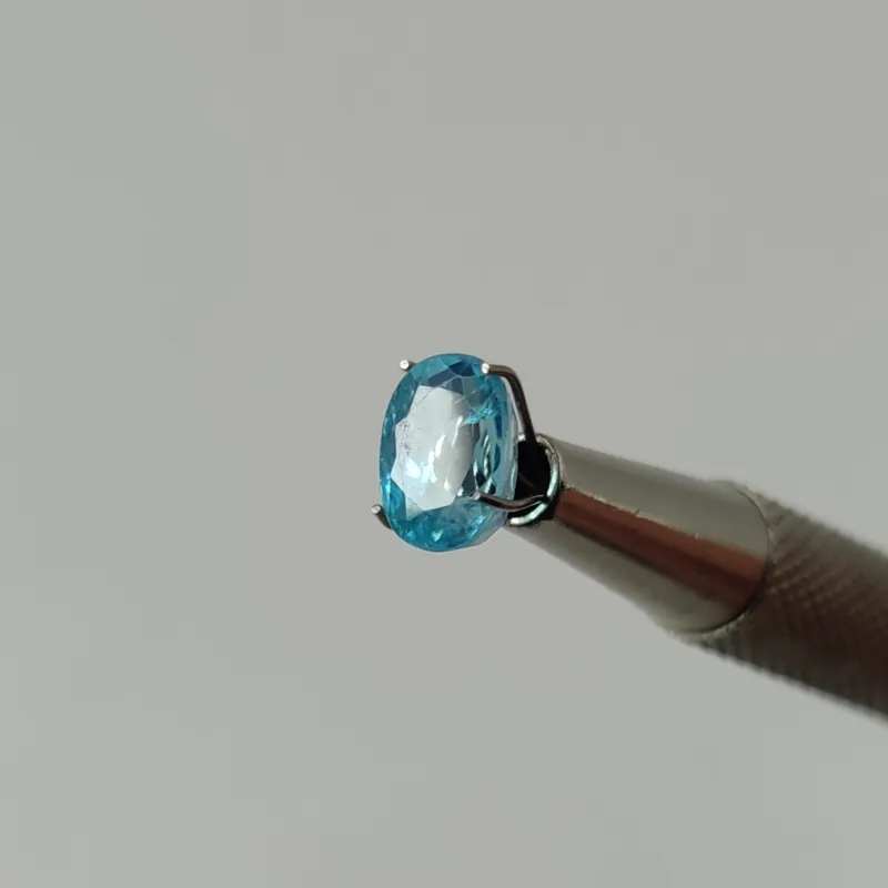 نگین سنگ زیرکن آبی رنگ معدنی سریلانکا (کریستالی)