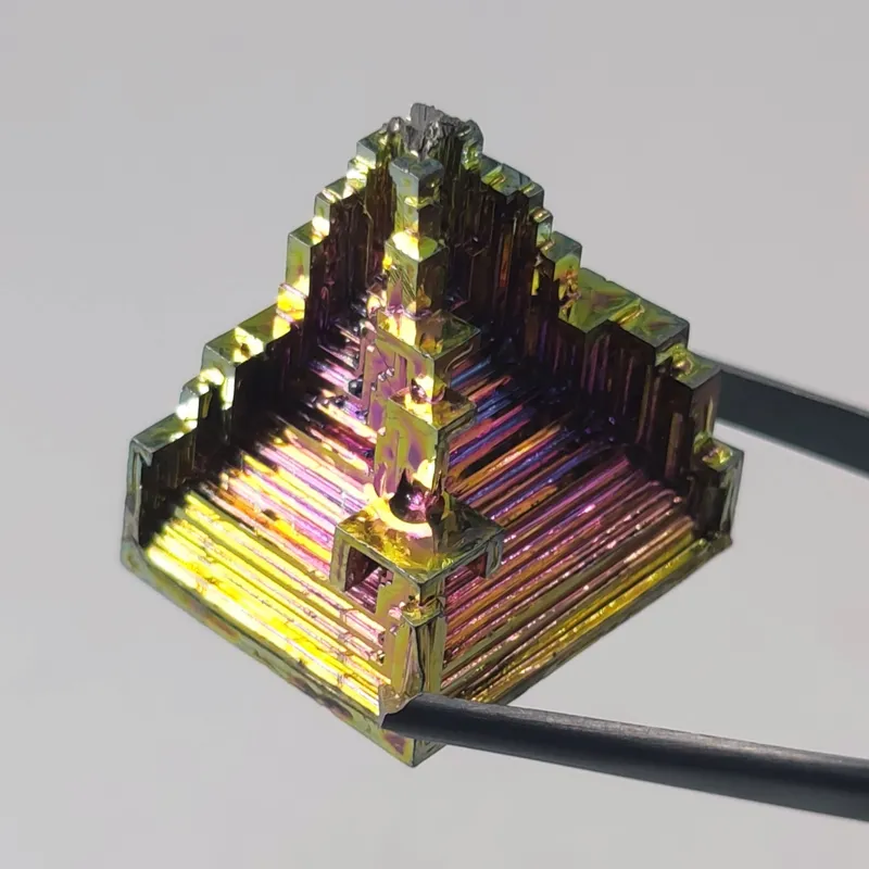 کانی هندسی بیسموت طلایی صورتی رنگ کشور آلمان