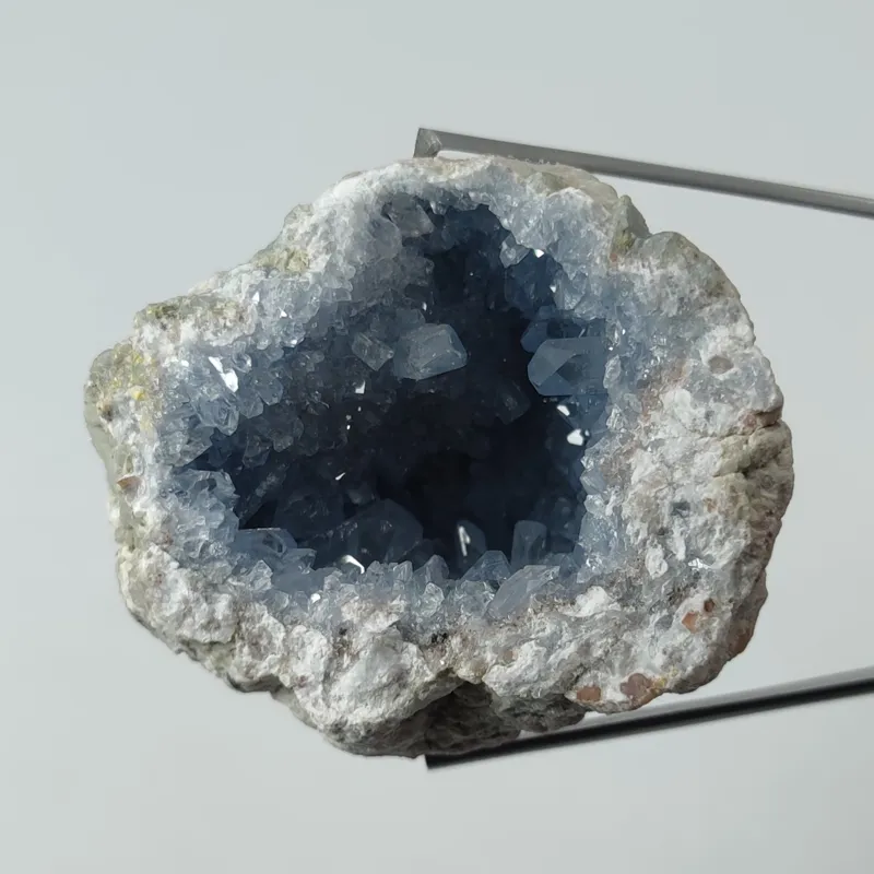 ژئود سنگ سلستین آبی معدنی و طبیعی کشور ماداگاسکار