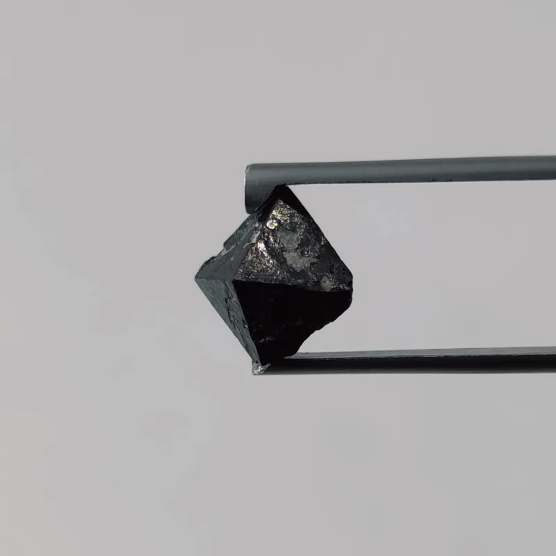 بلور مگنا (سنگ آهن/مگنتیت) ضلع دار معدنی و طبیعی