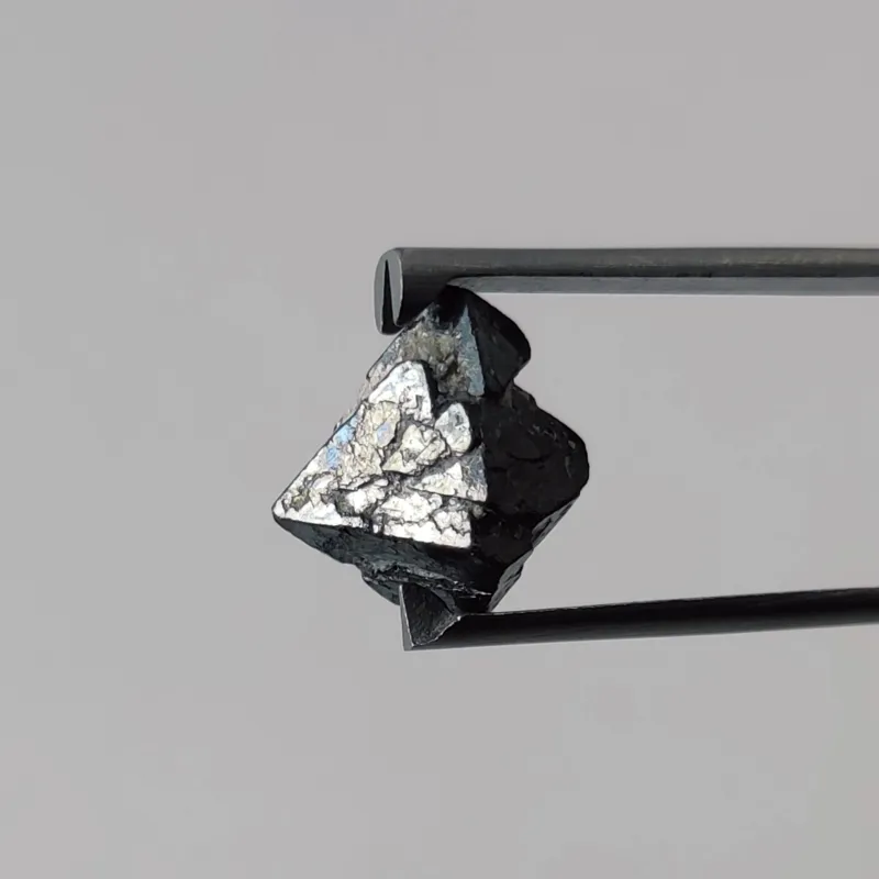 بلور مگنا (سنگ آهن/مگنتیت) ضلع دار معدنی و طبیعی