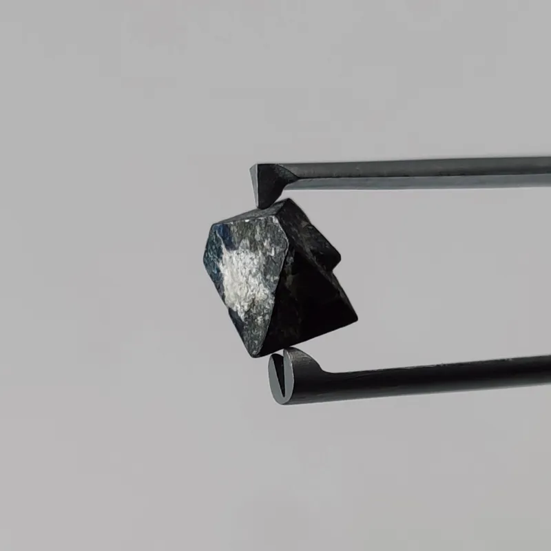 بلور مگنا (سنگ آهن/مگنتیت) ضلع دار معدنی و طبیعی