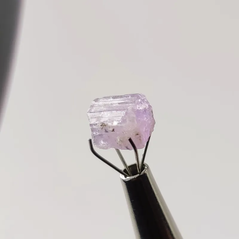 بلور شفاف و کریستالی سنگ اسکاپولیت معدنی و طبیعی