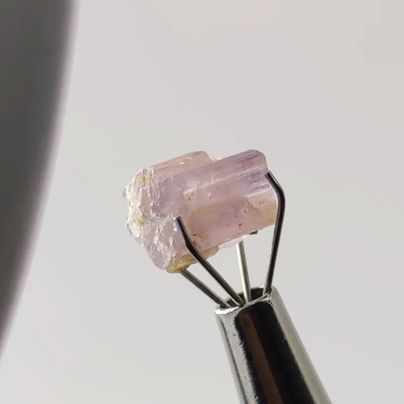 بلور شفاف و کریستالی سنگ اسکاپولیت معدنی و طبیعی