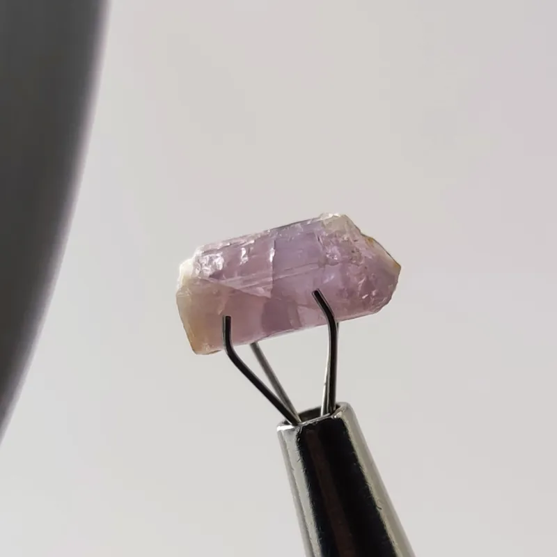 بلور شفاف و کریستالی سنگ اسکاپولیت معدنی و طبیعی