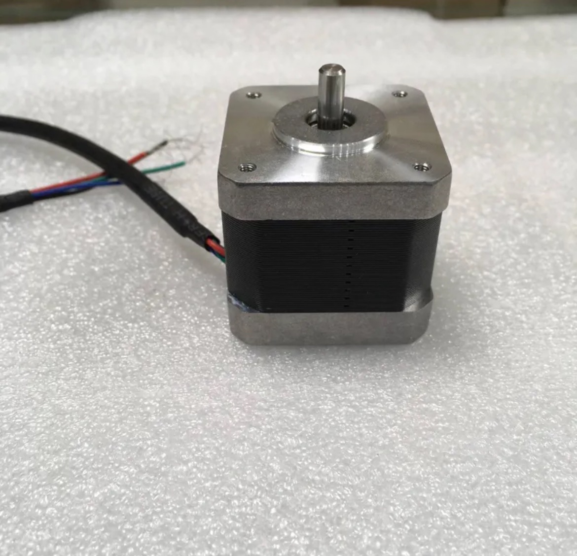 استپر موتور نما 17 ارتفاع 39 میلیمتر و 1/8 درجه
