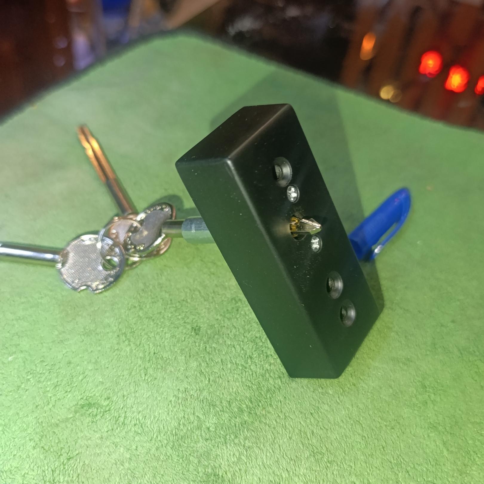 قفل درب شیشه ای