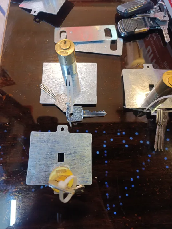 قفل یوتاب مغزی با دوکلید