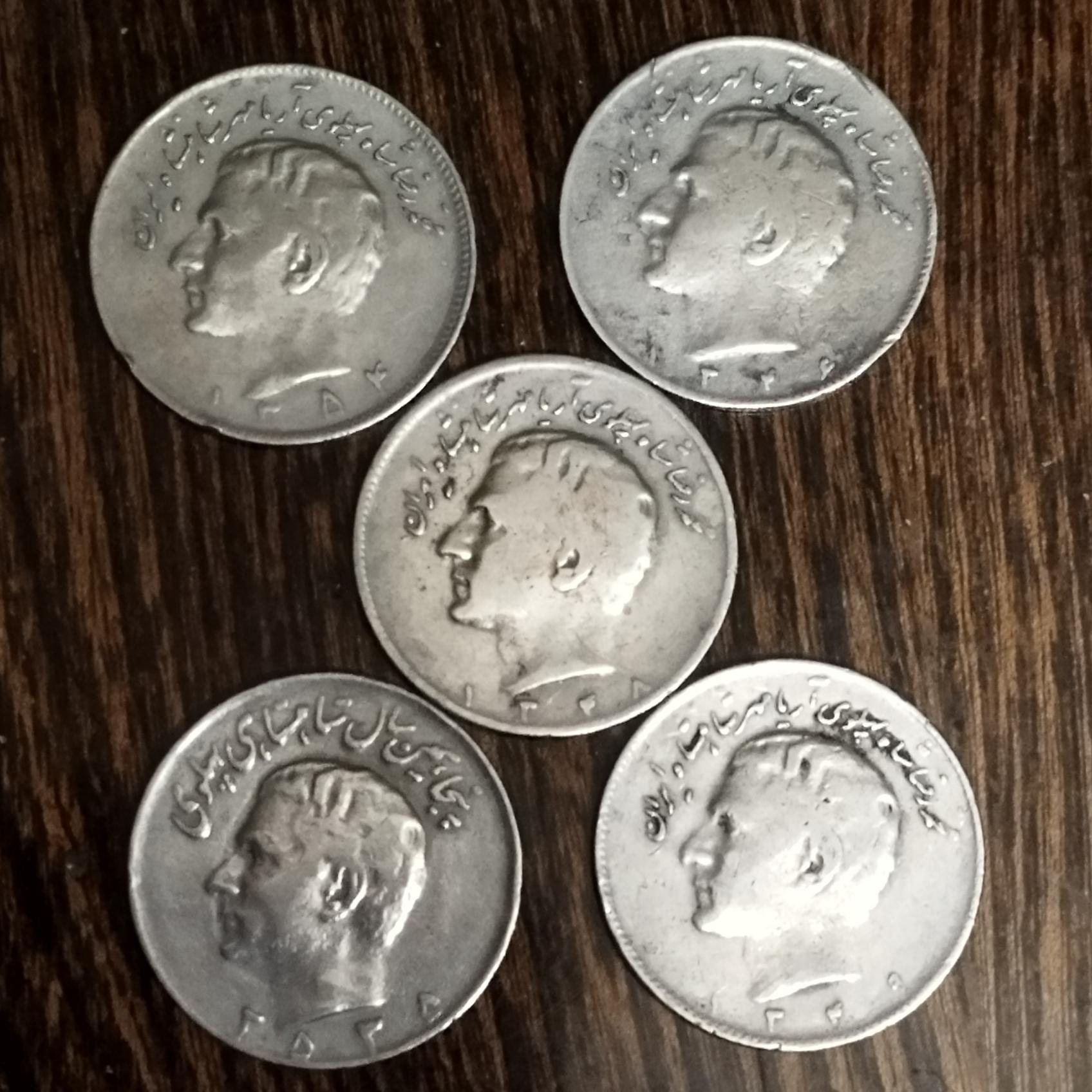 5 عدد سکه 10 ریالی با تاریخ های متفاوت