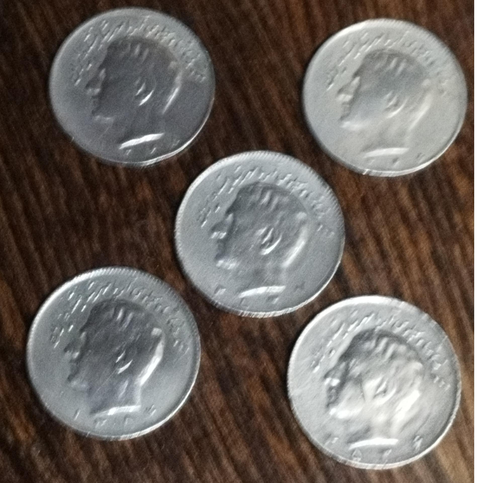 5 عدد سکه 10 ریالی با تاریخ های متفاوت