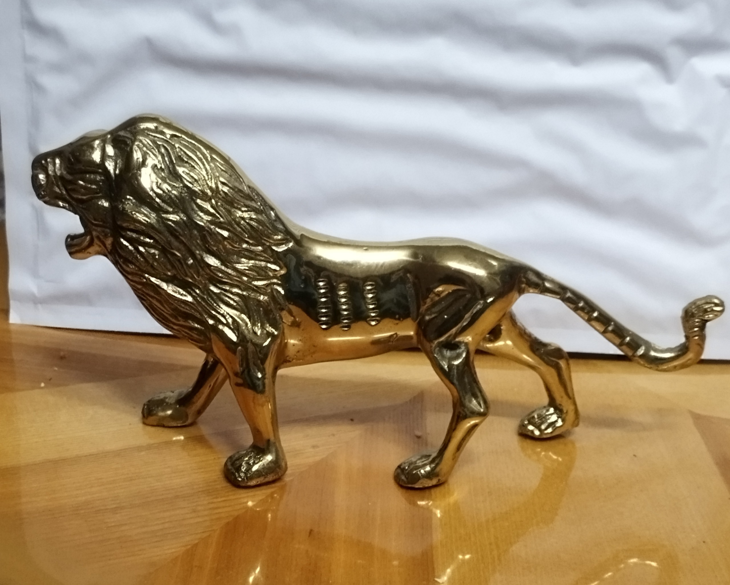 مجسمه شیر سنگین و بزرگ