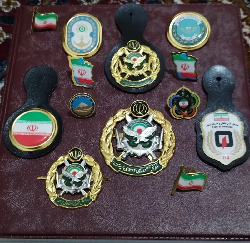 13 عدد آرم و نشان و بج سینه مطابق تصویر
