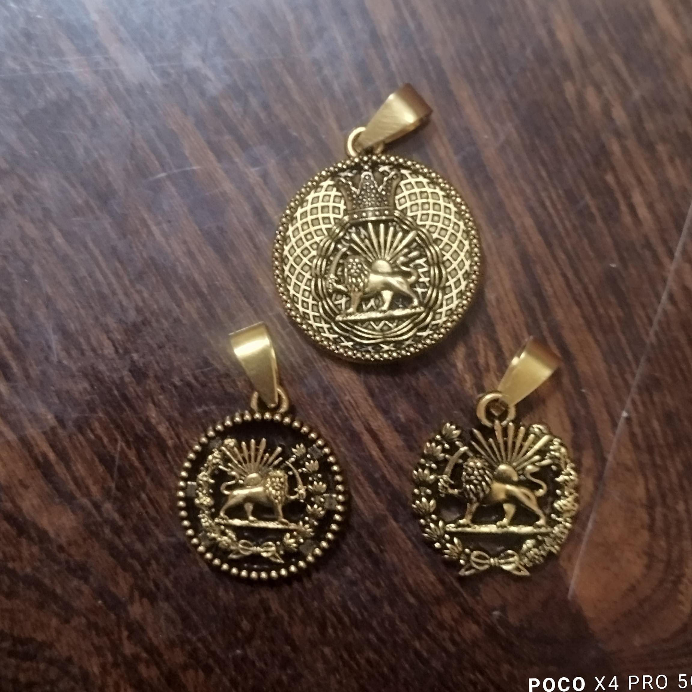 3 عدد مدال بی رنگ شیر و خورشید کوچک و متفاوت