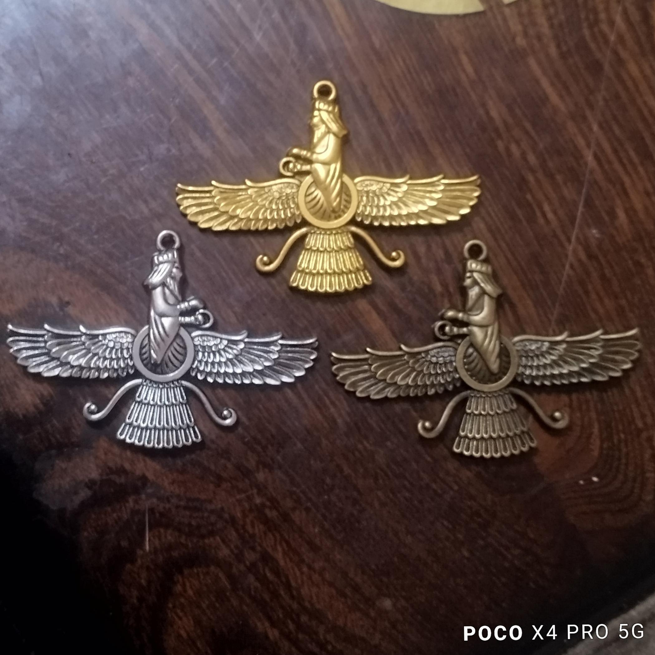 3 عدد فروهر همشکل در سه رنگ مختلف