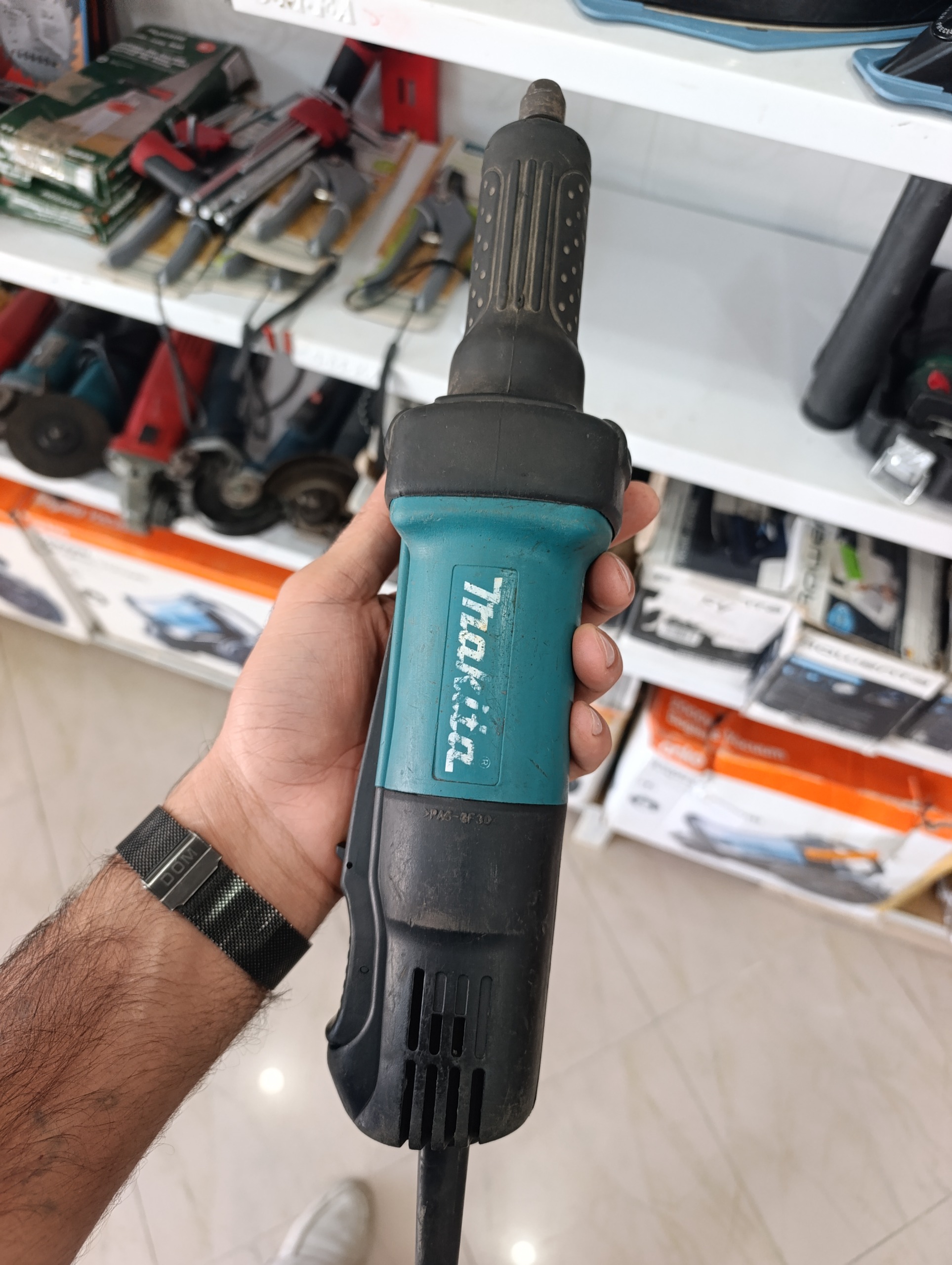 فرز انگشتی گلو بلند ماکیتا GD0600استوک در حد