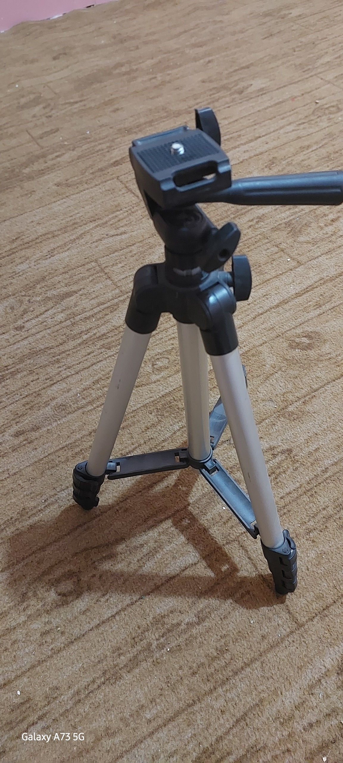 پایه دوربین عکاسی و فیلمبرداری