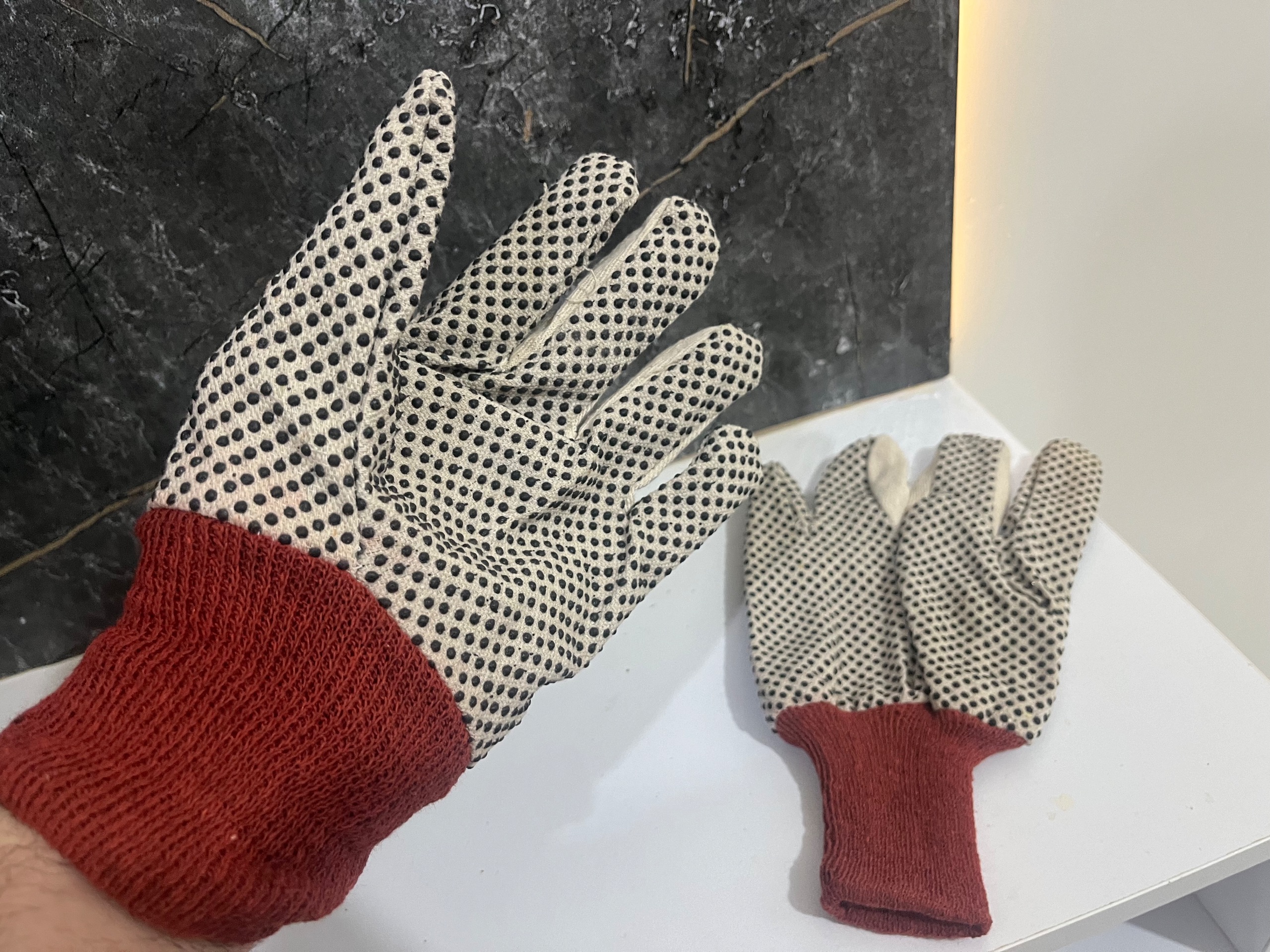 دستکش خال دار