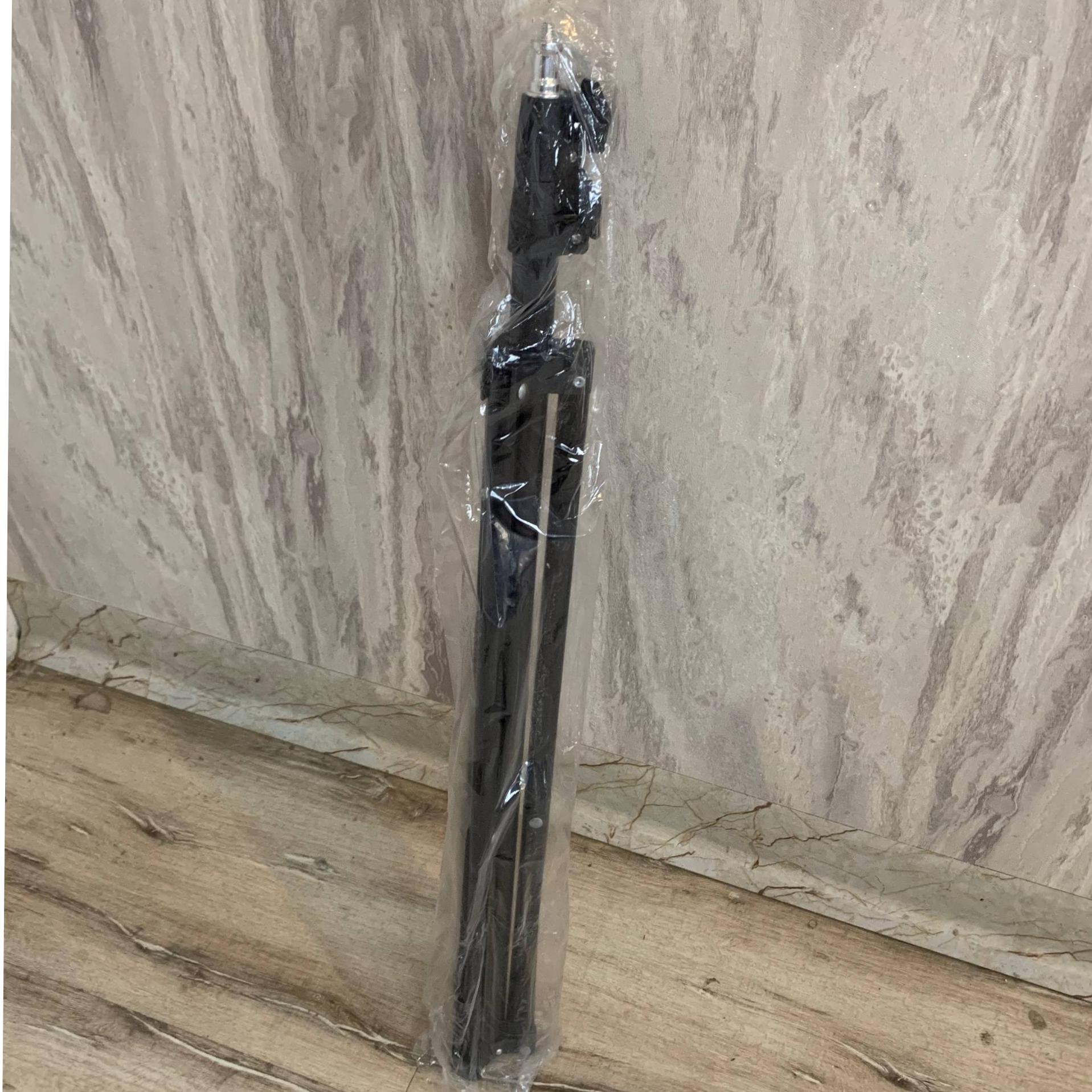 پایه دوربین ایستاده