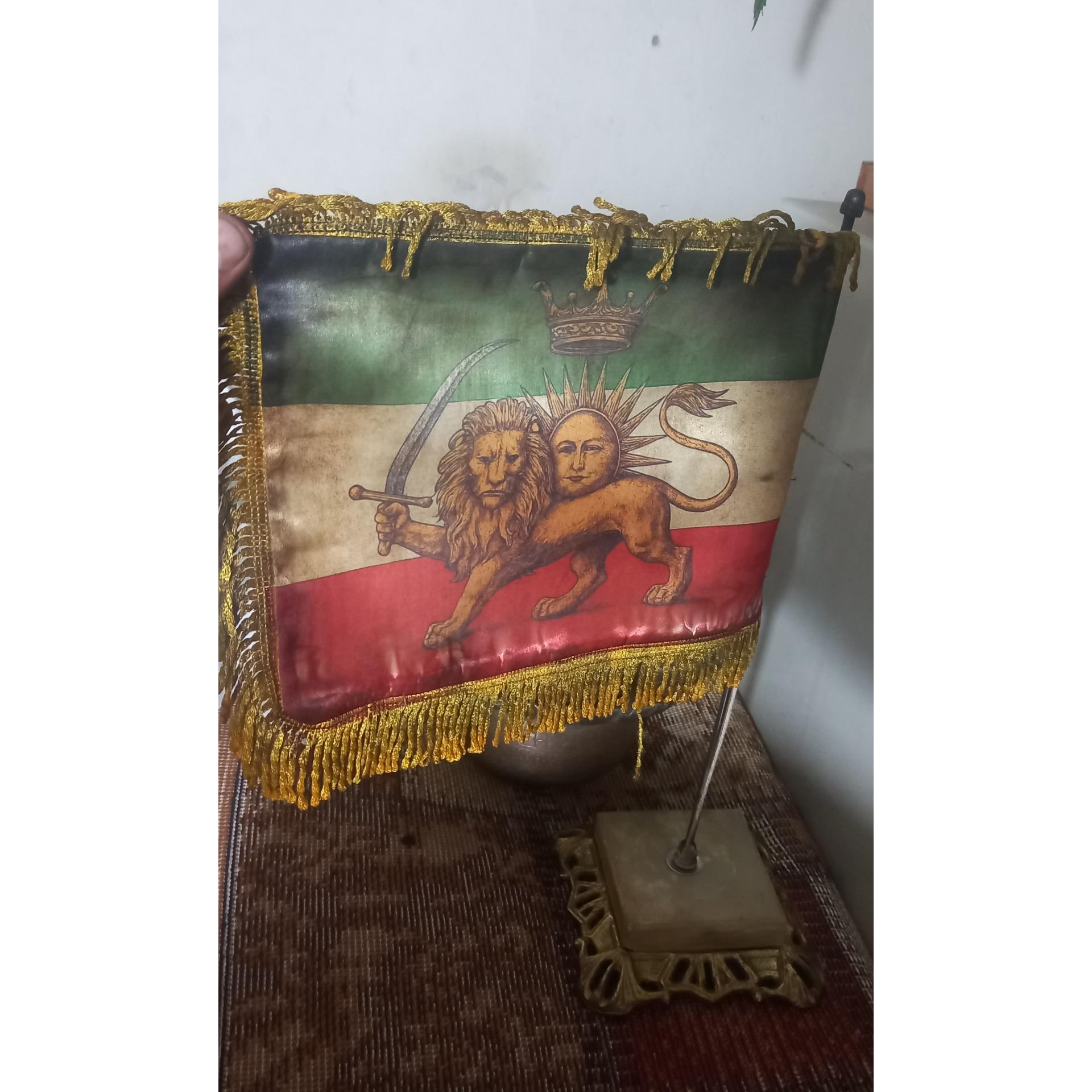پرچم قاجاری با پایه سنگ اصل برنزی آنتیک