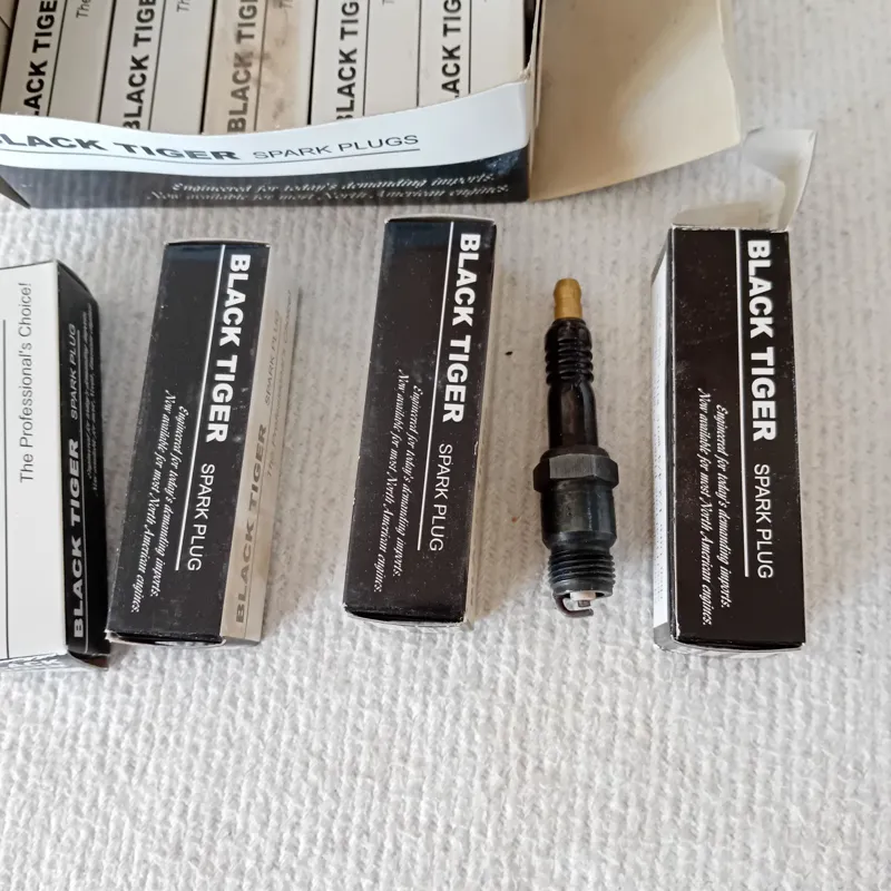 یک دست چهار عددی شمع پایه کوتاه تایگر کانادا