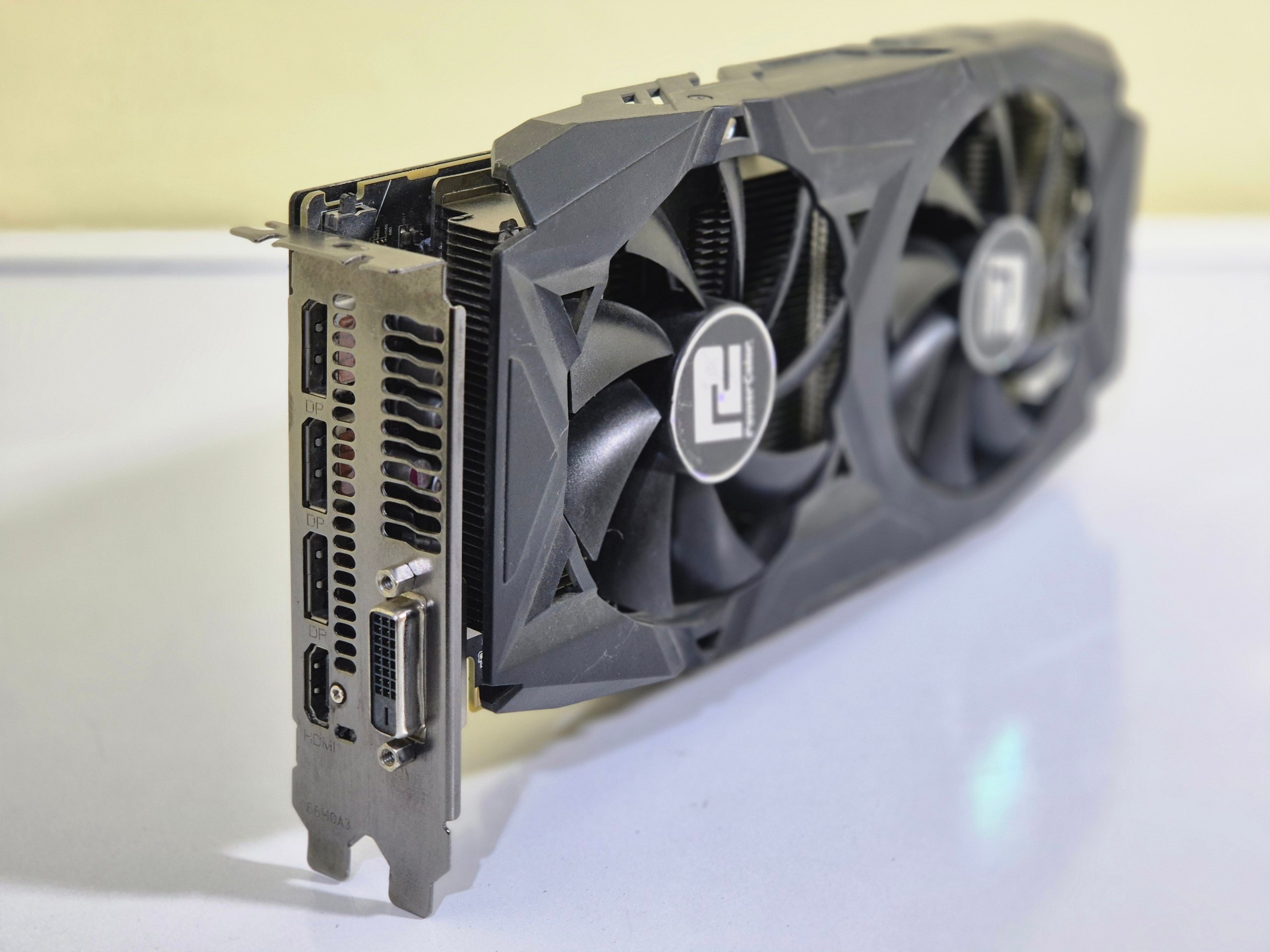 کارت گرافیک RX 580 8 gb همراه با جایزه خرید
