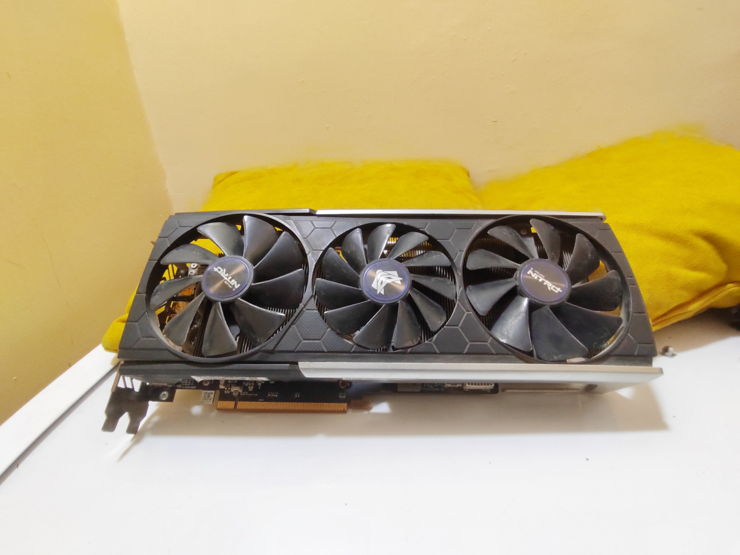 کارت گرافیک RX 5700 xt سافایر نیترو پلاس