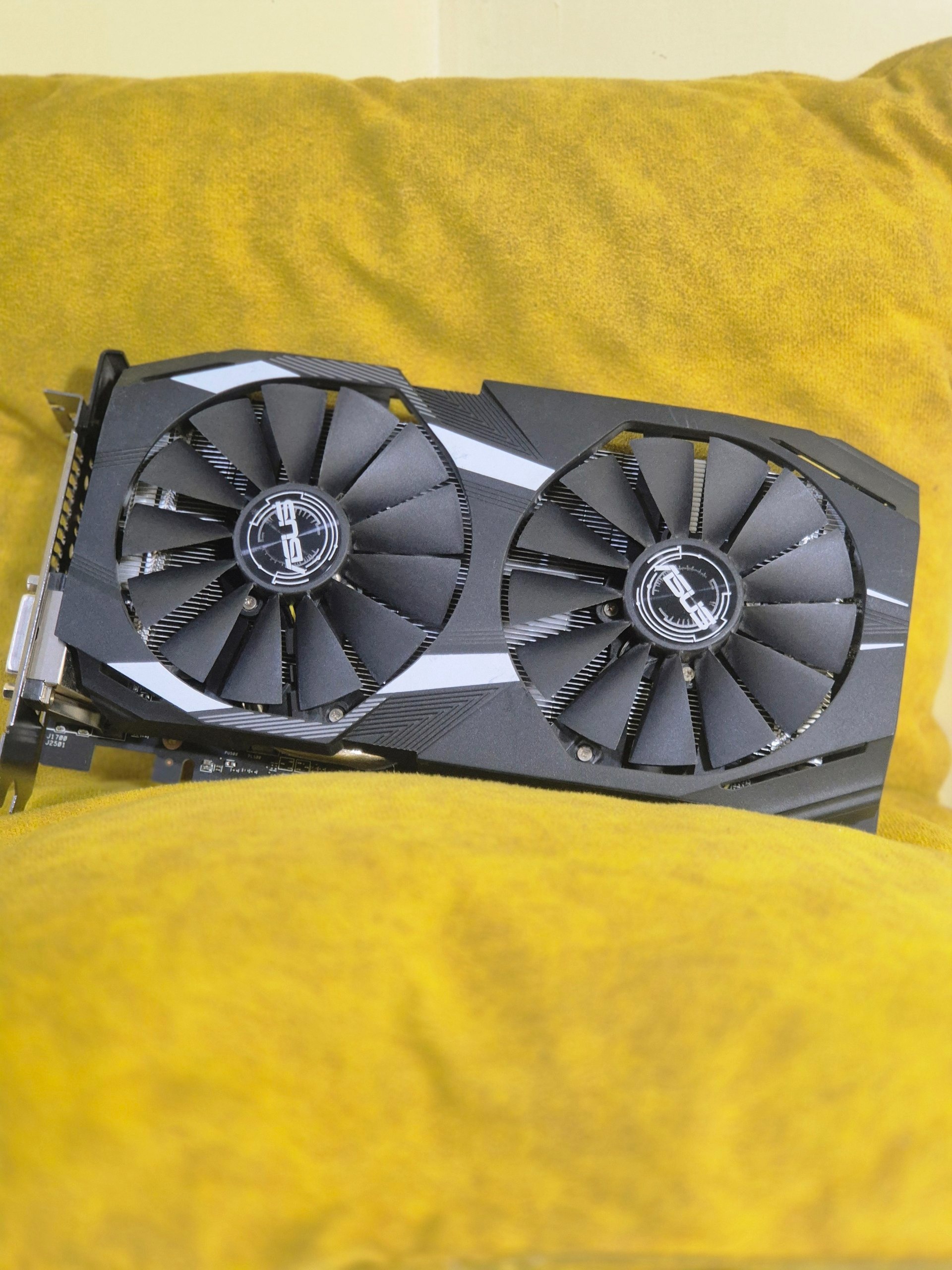 کارت گرافیک RX 580 8 gb ایسوس پیچ باز