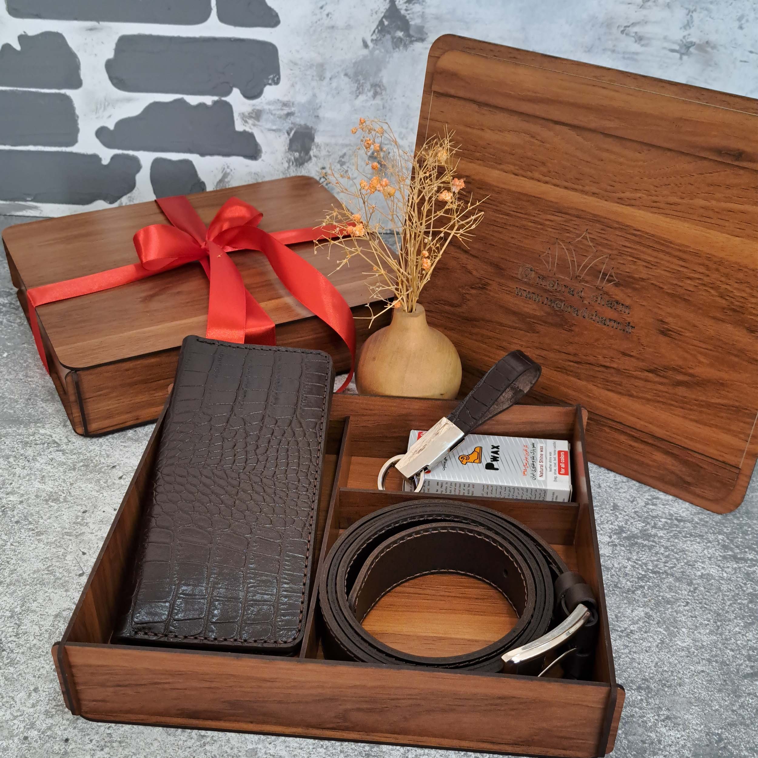 ست هدیه چرم طبیعی کیف پول و کمربند و جاکلیدی